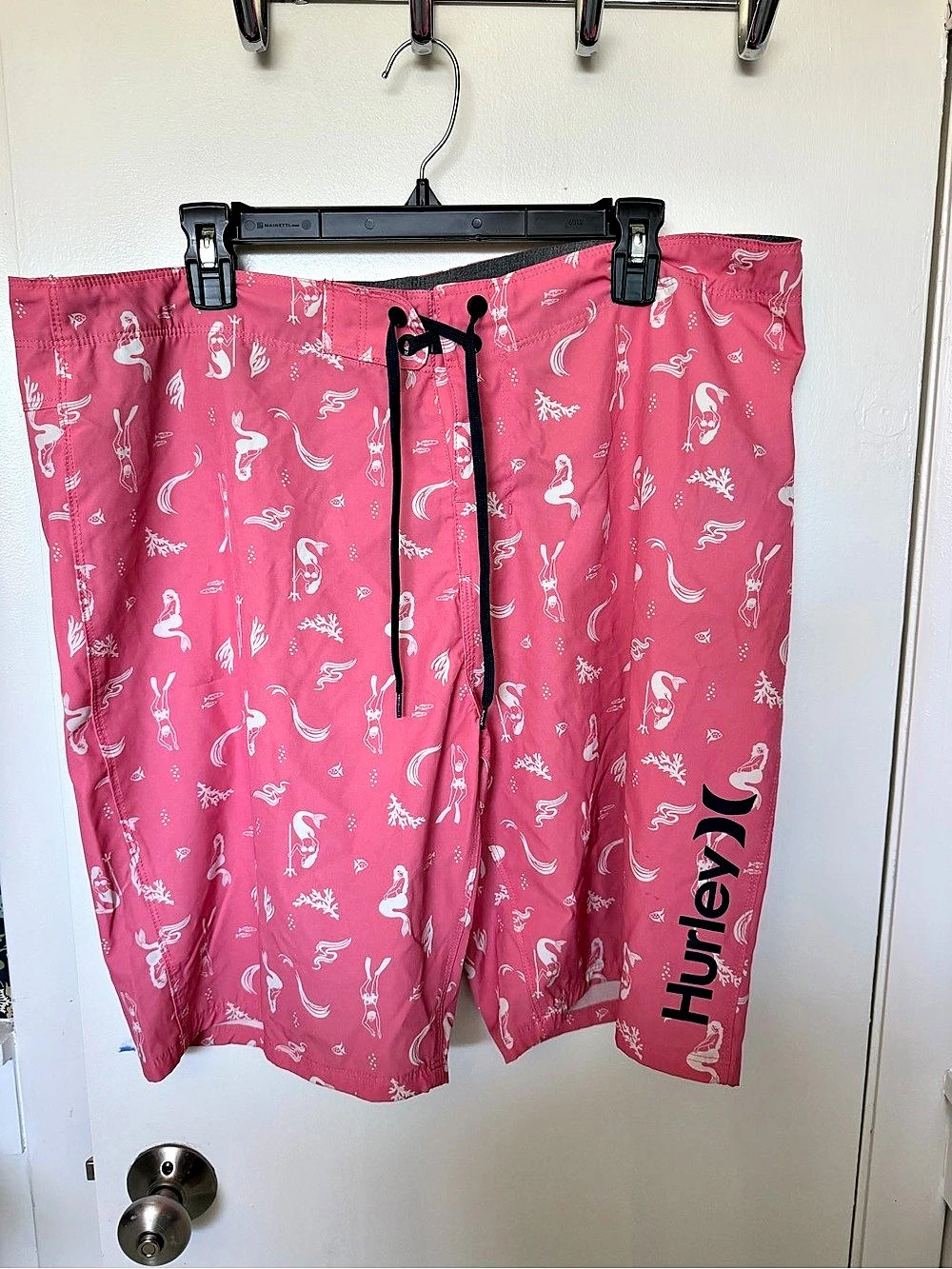 Hurley Men's Board Shorts in Pink & White Waist 38 Like New